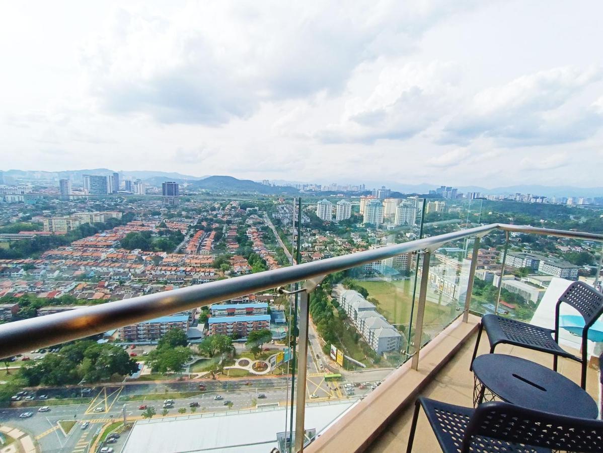 Netflix # Sky Suite Near Jaya One By Salaam Suites, 2 Pax Петалинг-Джая Экстерьер фото