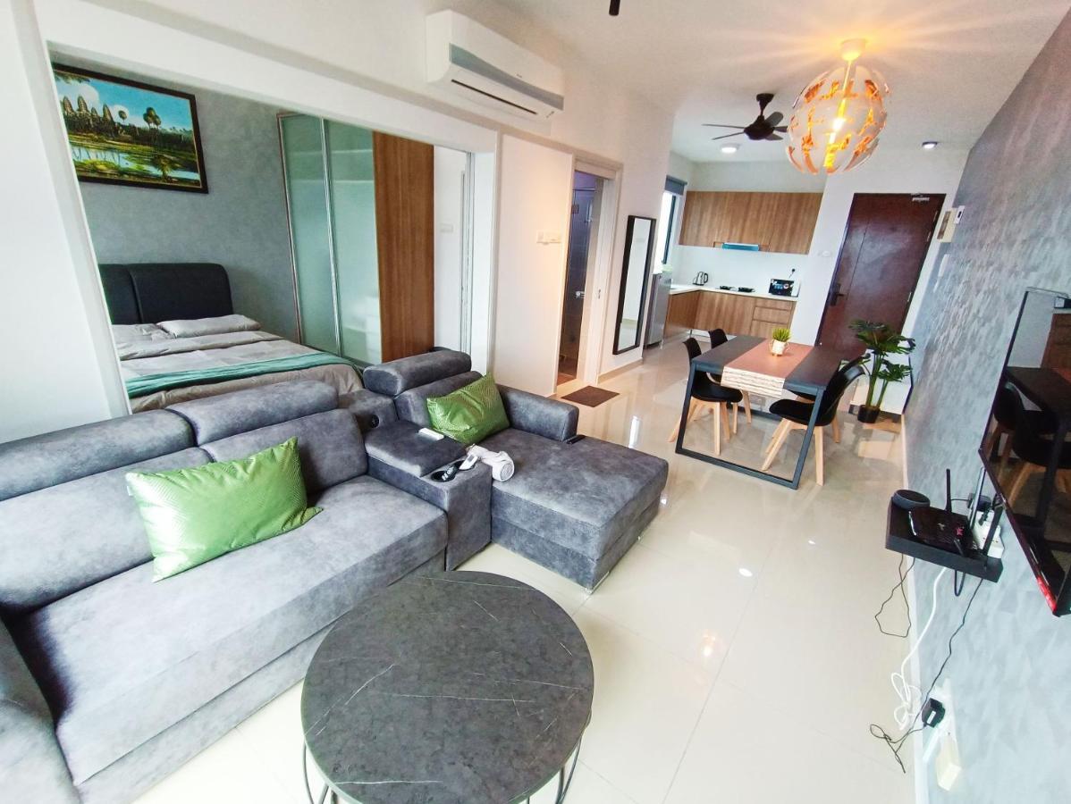 Netflix # Sky Suite Near Jaya One By Salaam Suites, 2 Pax Петалинг-Джая Экстерьер фото