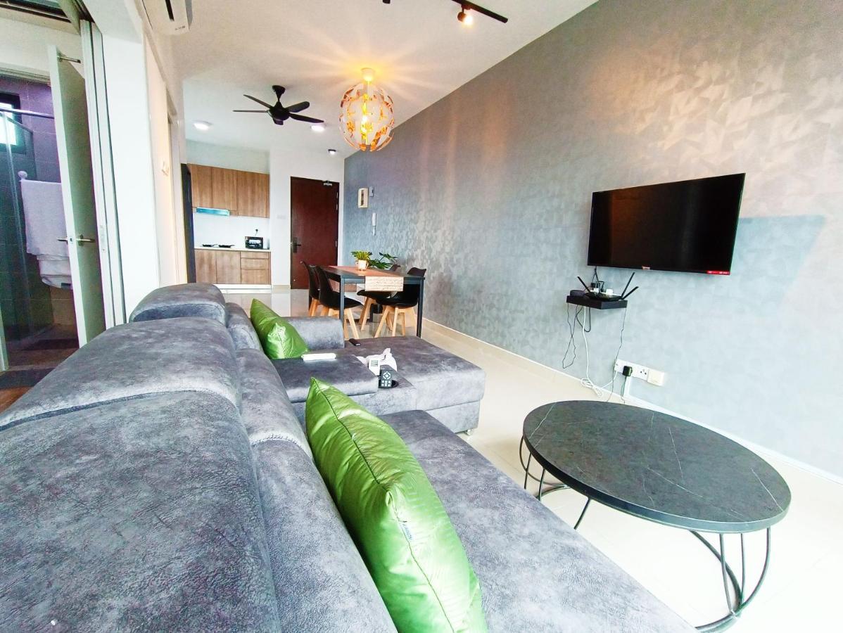 Netflix # Sky Suite Near Jaya One By Salaam Suites, 2 Pax Петалинг-Джая Экстерьер фото