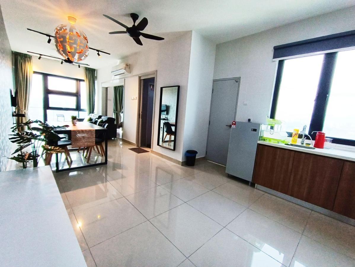 Netflix # Sky Suite Near Jaya One By Salaam Suites, 2 Pax Петалинг-Джая Экстерьер фото